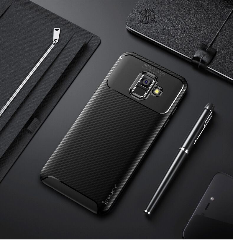 Carcasă Ipaky, din plastic cu textură carbon, pentru Samsung Galaxy A6 (2018) - negru