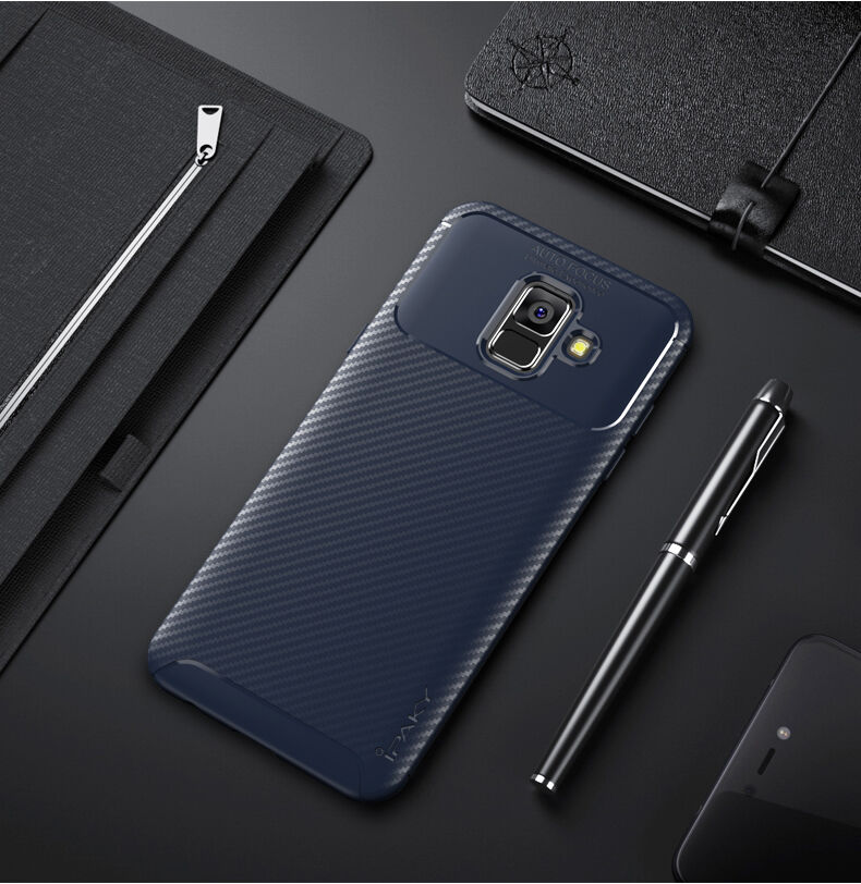 Carcasă Ipaky, din plastic cu textură carbon, pentru Samsung Galaxy A6 (2018) - negru