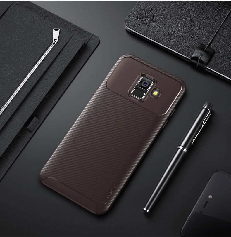 Carcasă Ipaky, din plastic cu textură carbon, pentru Samsung Galaxy A6 (2018) - negru