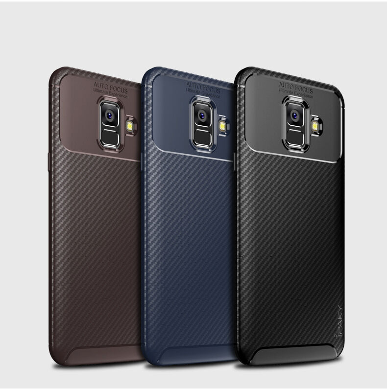 Carcasă Ipaky, din plastic cu textură carbon, pentru Samsung Galaxy A6 (2018) - negru