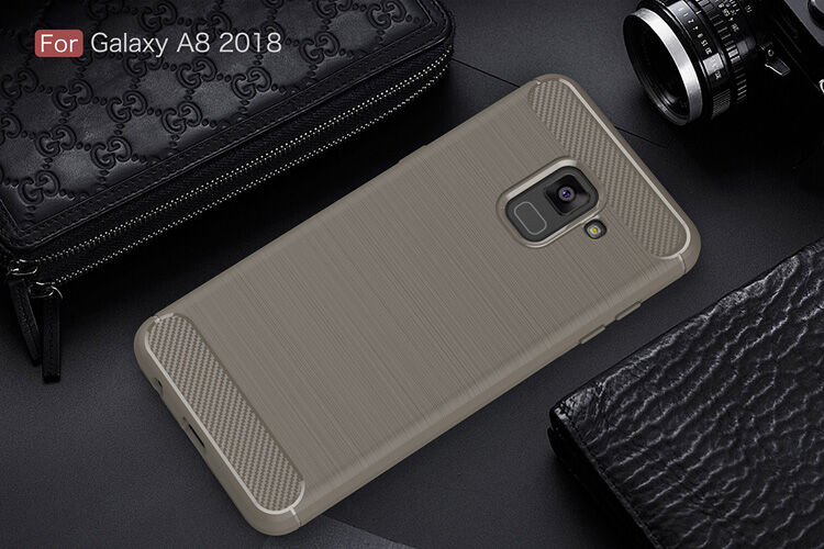 Carcasă din plastic cu textură șlefuită, pentru Samsung Galaxy A8 (2018) - roșu