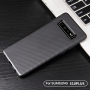 Carcasă din plastic cu textură de fibre de carbon, pentru Samsung Galaxy S10 Plus - negru