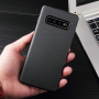 Carcasă din plastic cu textură de fibre de carbon, pentru Samsung Galaxy S10 Plus - negru